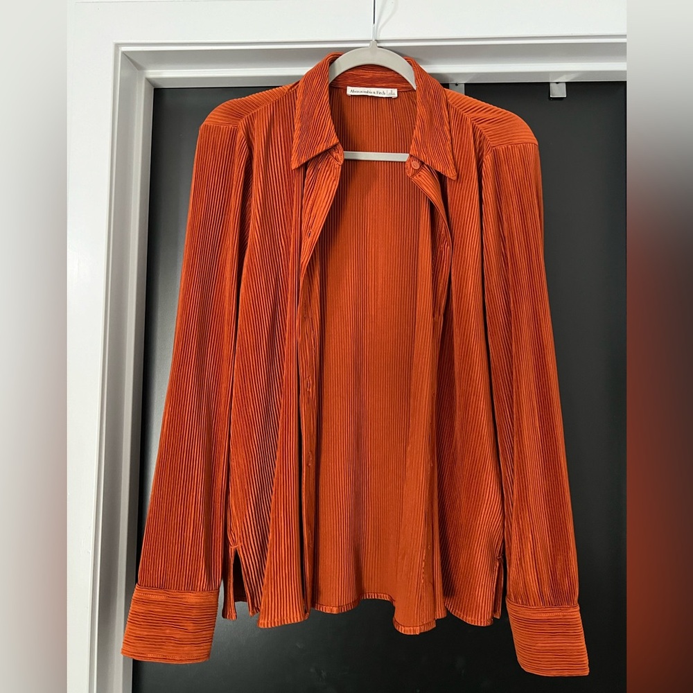 Abercrombie Long-Sleeve Textured Satin
Button-Up Shirt